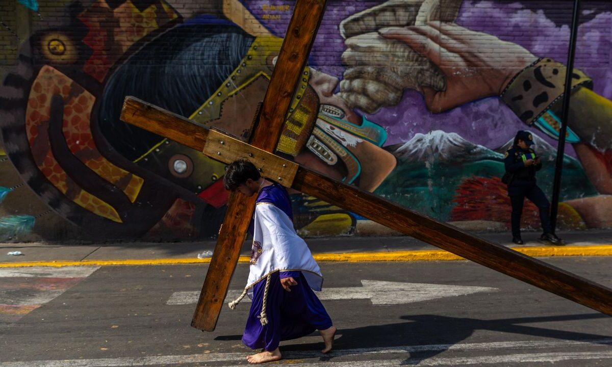 Sigue en vivo la escenificación de pasajes bíblicos de la 182 Representación del Viacrucis en Semana Santa en Iztapalapa.
