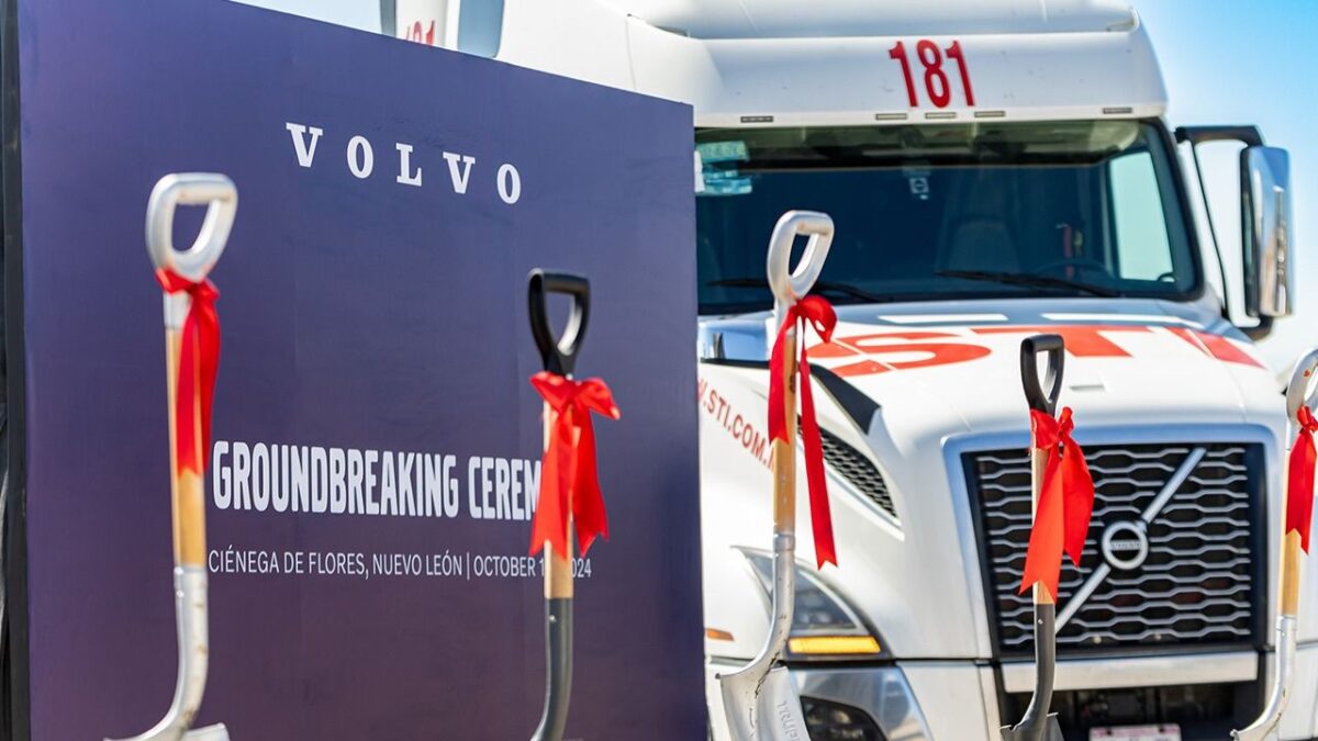 Marcelo Ebrard precisó que Volvo hará camiones de carga aquí en México e iniciará la producción en 2026.