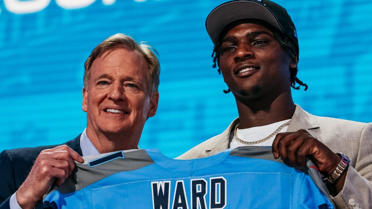 3er mariscal en la historia de la Universidad Miami que es elegido en la primera ronda del Draft, tras Vinny Testaverde y Jim Kelly