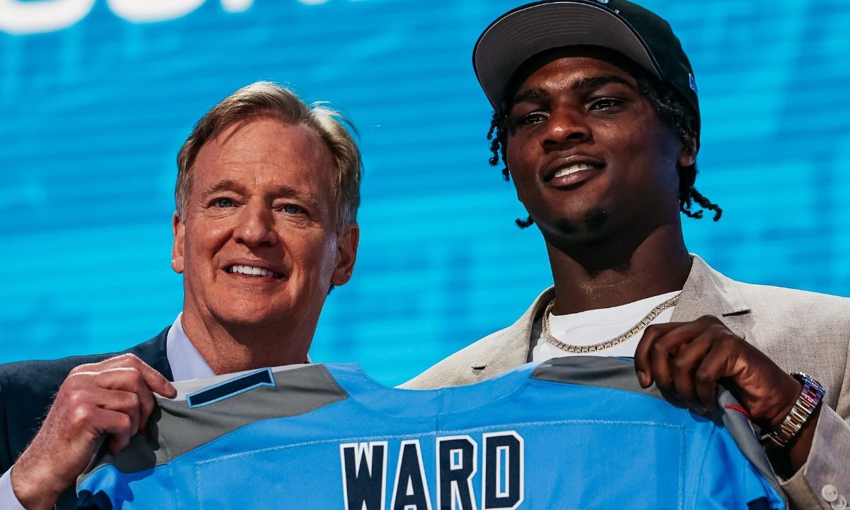 3er mariscal en la historia de la Universidad Miami que es elegido en la primera ronda del Draft, tras Vinny Testaverde y Jim Kelly