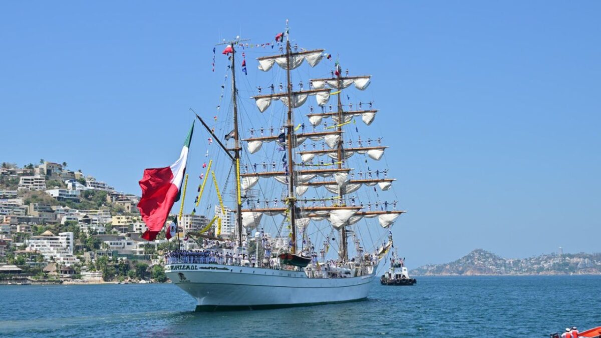 Este domingo zarpó del puerto de Acapulco, Guerrero, el Buque Escuela “Cuauhtémoc”.