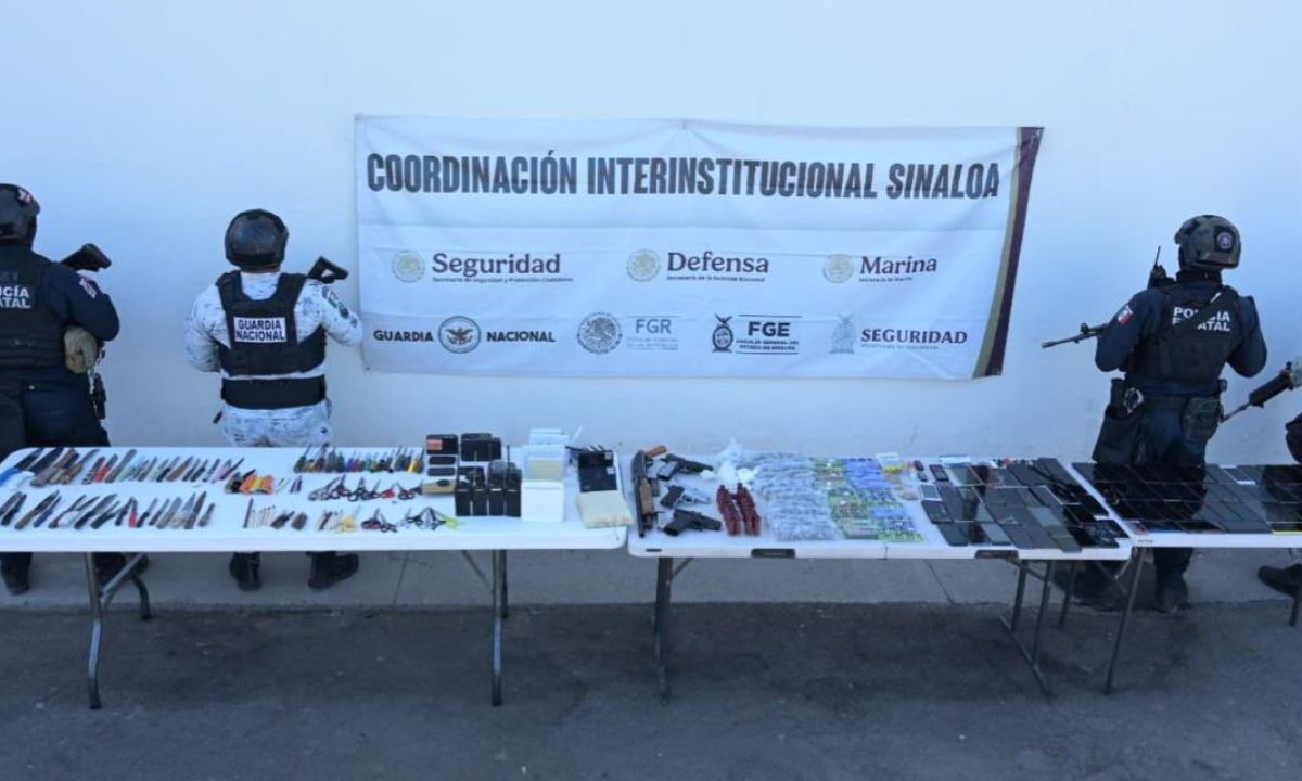 Seguridad Pública de Sinaloa reportó que se decomisaron 89 celulares, 3 bandas anchas móviles, 12 módems, 19 USB, 11 tarjetas telefónicas, 7 radios, tras revisión en el Penal de Aguaruto