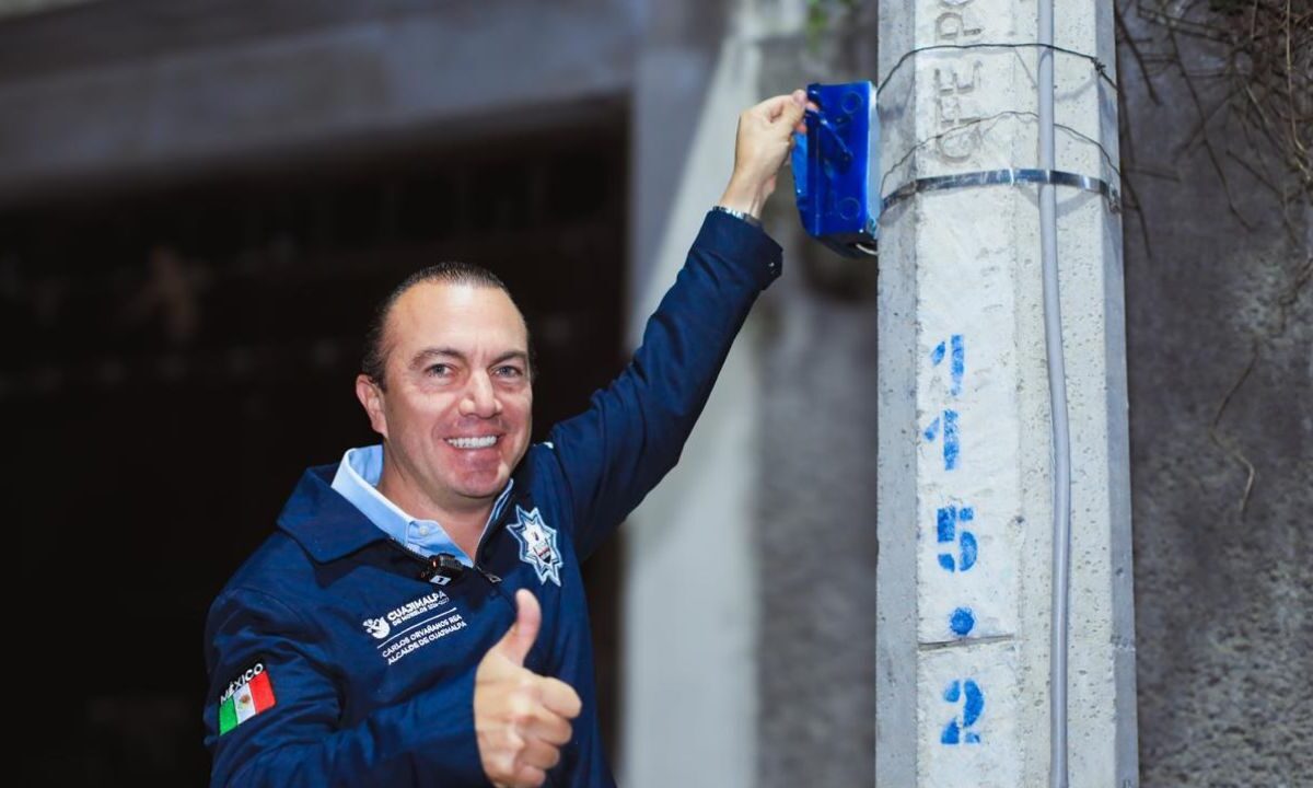 Como parte del programa “Brilla”, la alcaldía Cuajimalpa arrancó con la renovación de luminarias en 24 colonias y pueblos originarios de la demarcación.