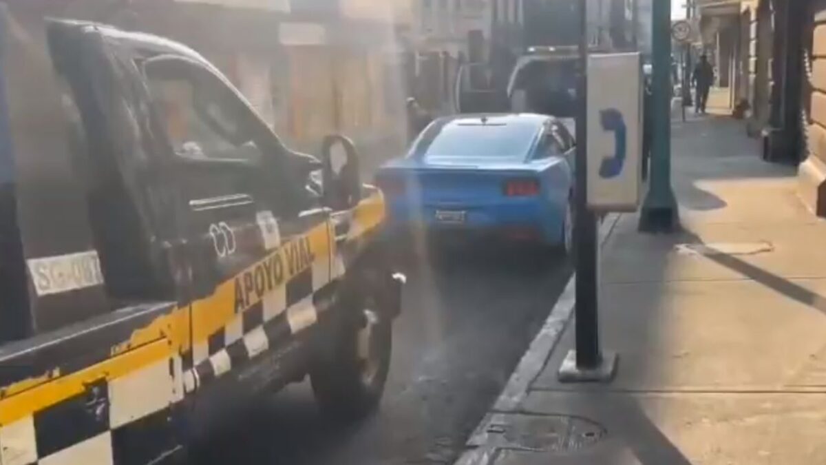 Oficiales de la SSC detuvieron a la conductora, al parecer, conducía en estado etílico
