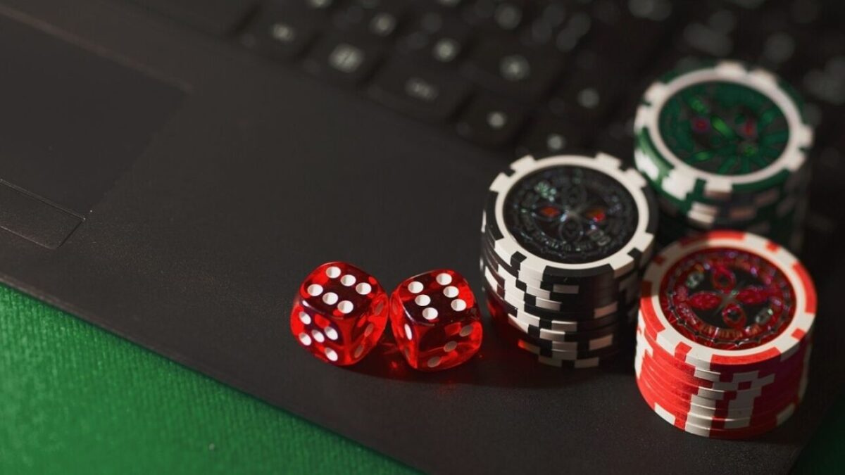 Con plataformas digitales en los juegos de azar, los movimientos financieros, usuarios , la supervisión por parte de las autoridades es más efectiva. Entretenimiento