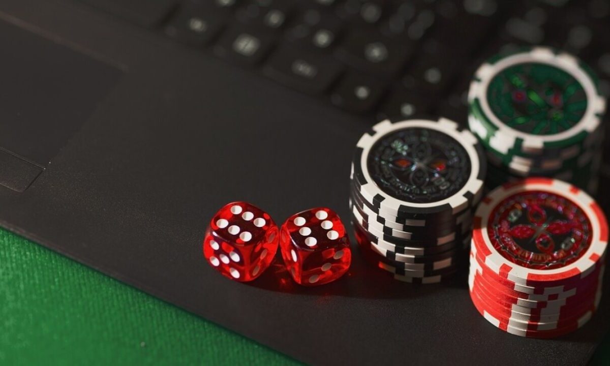 Con plataformas digitales en los juegos de azar, los movimientos financieros, usuarios , la supervisión por parte de las autoridades es más efectiva. Entretenimiento