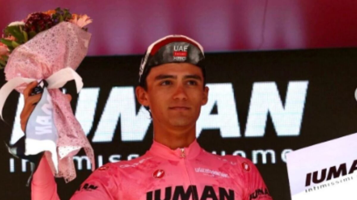 Isaac Del Toro mantiene su liderato en el Giro de Italia