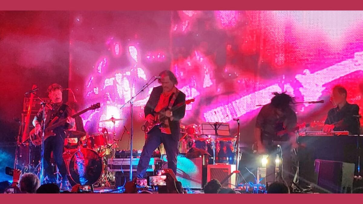 Cuervos de La Barranca fue el tema que selló con broche de oro nostálgico una gran noche este viernes