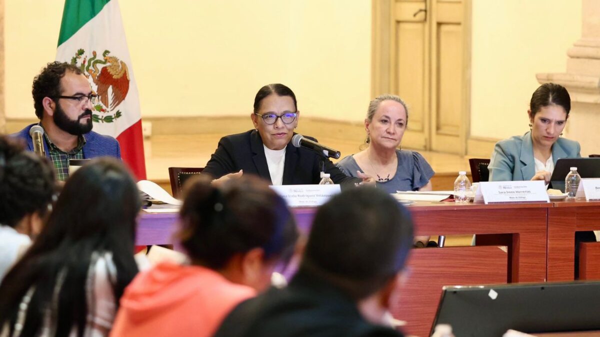 Rosa Icela dio instrucciones para la calendarización de las reuniones entre autoridades y buscadoras y darle la atención.