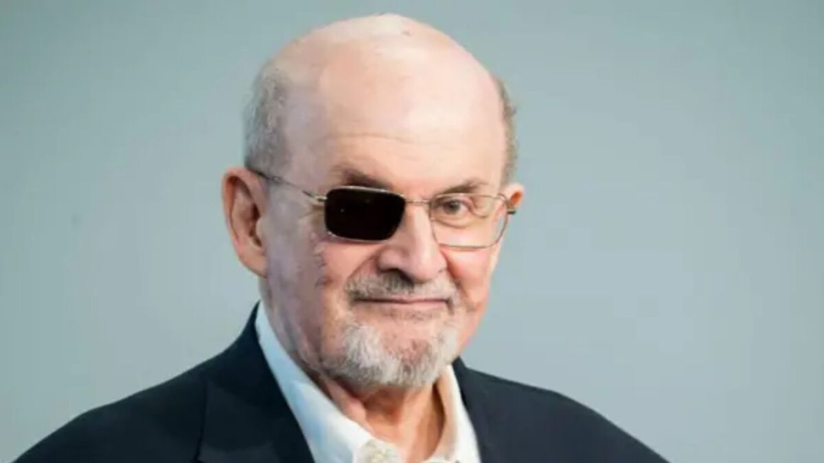 Salman Rushdie declaró estar "satisfecho" con la condena impuesta por la justicia estadounidense a 25 años de prisión a Hadi Matar