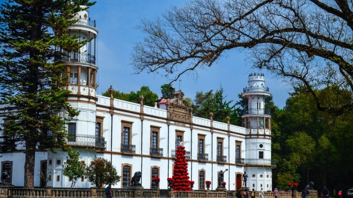 La Universidad Autónoma Chapingo anunció la nueva carrera en Ingeniería en Inteligencia Artificial (IA) en Agricultura.