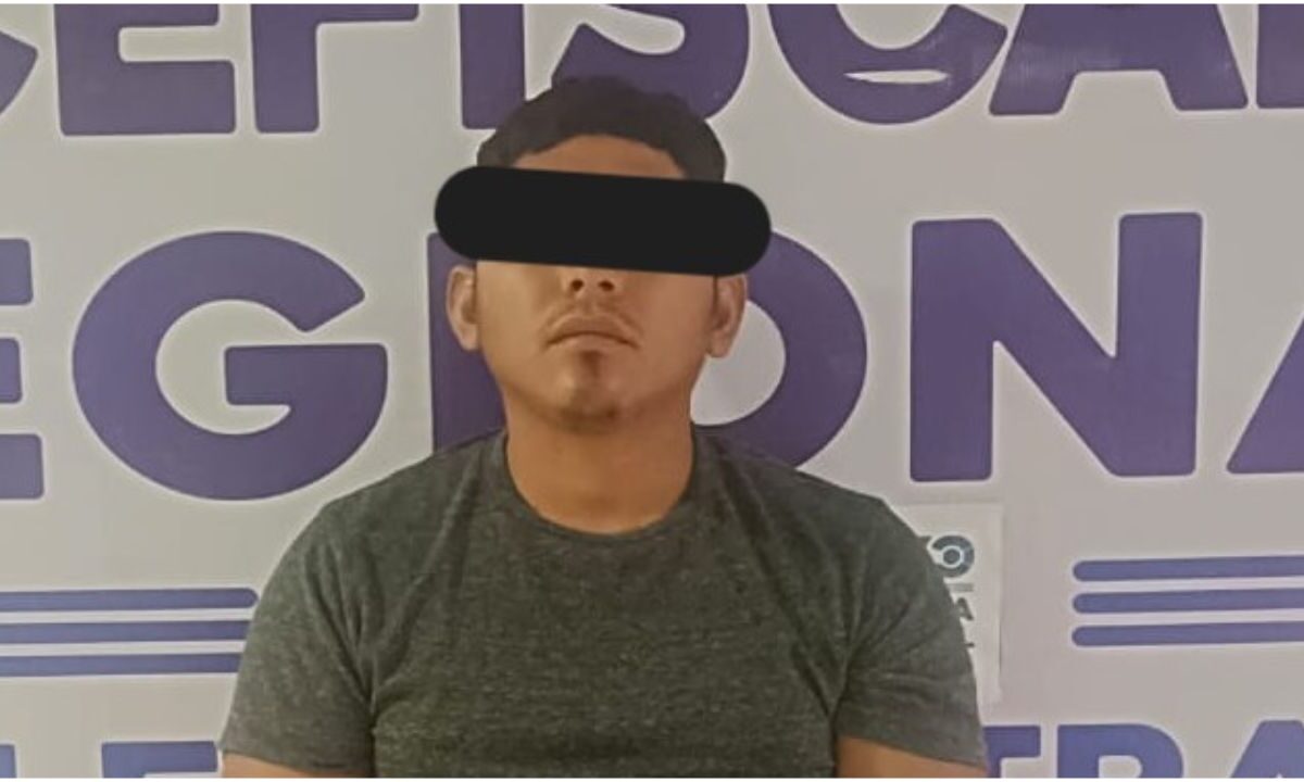 La Fiscalía de Oaxaca logró prisión preventiva para un policía municipal en activo detenido en posesión de un arma y droga en Juchitán.