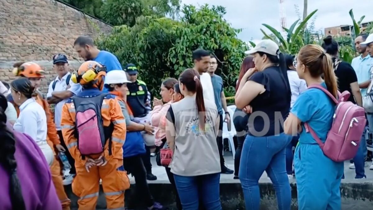 Un accidente carretero en la región del Quindío en Colombia dejó un saldo de nueve muertos que cayeron varios metros desde un puente.