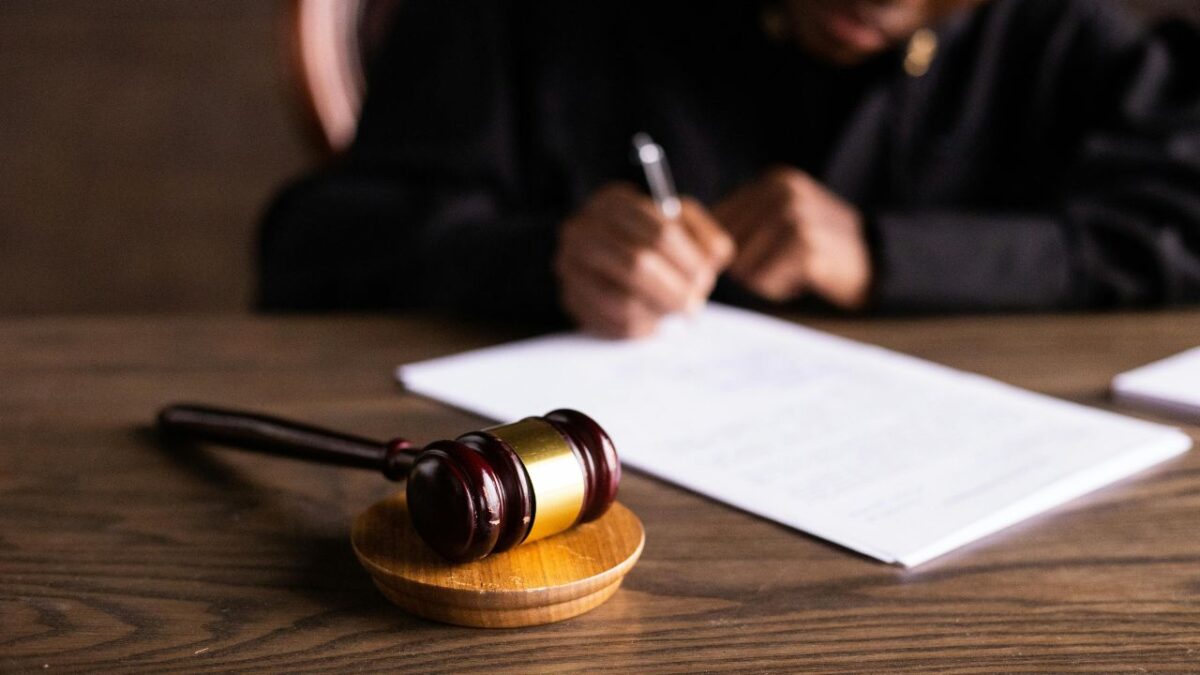 Serán los encargados de las decisiones con jurisdicción nacional, sobre Competencia Económica, Radiodifusión, Telecomunicaciones, Intervención de Comunicaciones, arraigo y cateos. 