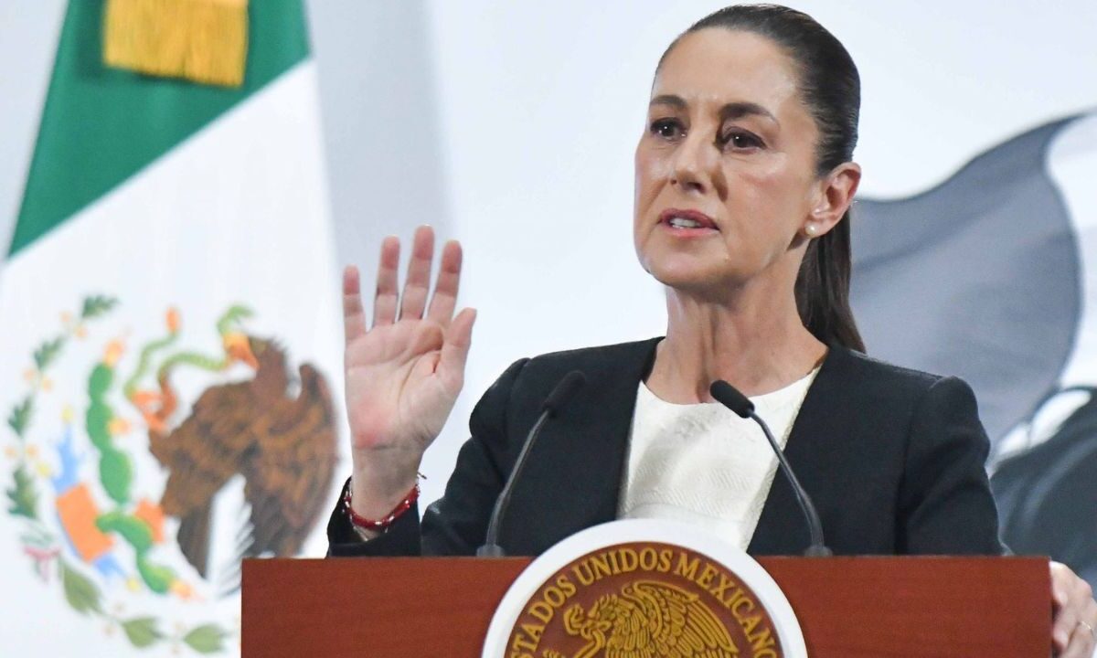Como parte del reordenamiento que hará el Gobierno de México al Servicio Exterior Mexicano, la presidenta, Claudia Sheinbaum informó que reasignará a algunos servidores públicos en otras áreas y nombrará a nuevos cónsules, por lo que descartó despidos.