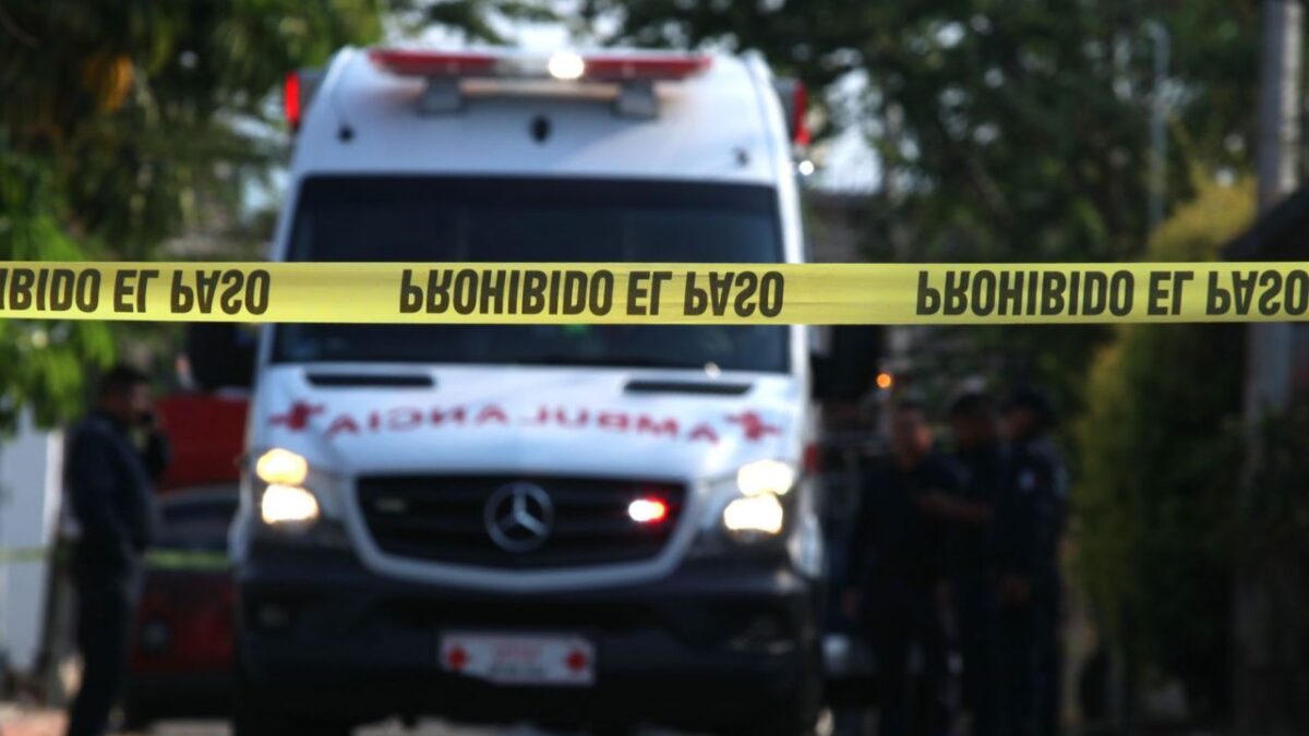 Una balacera suscitada la noche del sábado cerca del entronque a Tierra Colorada en Guerrero dejó como saldo tres personas heridas.
