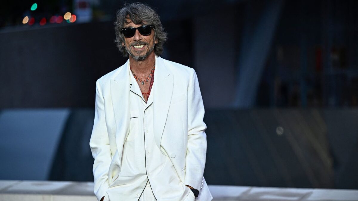 Pierpaolo Piccioli asumirá oficialmente el cargo de director artístico de la casa Balenciaga el 10 de julio y presentará su primera colección