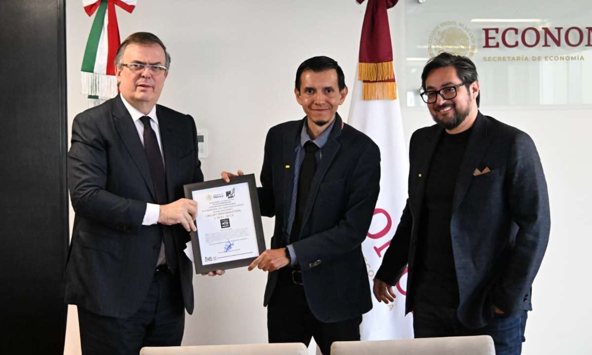 El secretario de Economía, Marcelo Ebrard, encabezó la reunión sobre el Plan Maestro de Semiconductores 2024-2030 en el T-MEC.