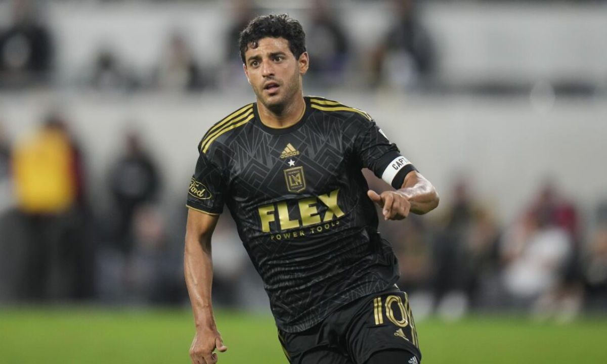 Carlos Vela anuncia su retiro como profesional