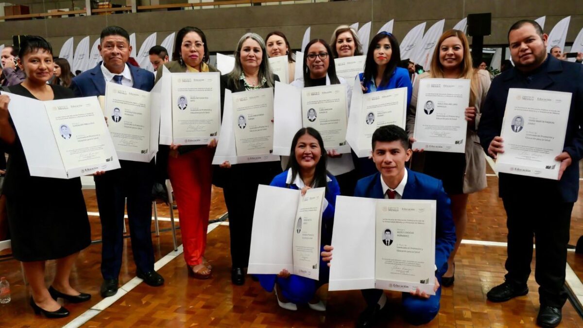 Con el fin de simplificar el trámite, la Secretaría de Educación Pública (SEP) digitalizó el trámite para obtener la cédula profesional por lo que habilitó un sitio para que los interesados soliciten este documento vía internet únicamente con la Clave Única de Registro de Población (CURP), la firma electrónica avanzada del SAT y un motor de pago (tarjeta bancaria), sin necesidad de tramites presenciales.