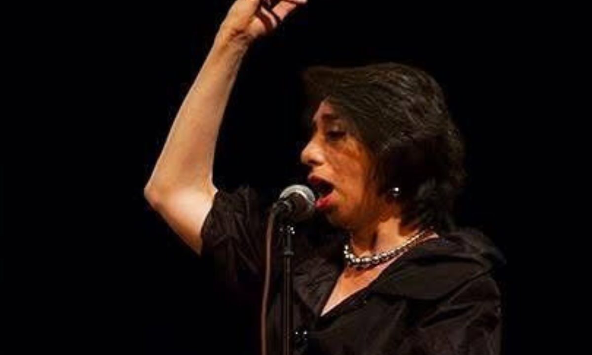 Acompañada por Baldomero Jiménez en el piano, Arturo Luna en el bajo y Luis Huerta en la batería, Verónica Ituarte ofrecerá, en el marco de una hora, un espectáculo en el que, a través de la música, se crean las formas y colores que nos contienen.