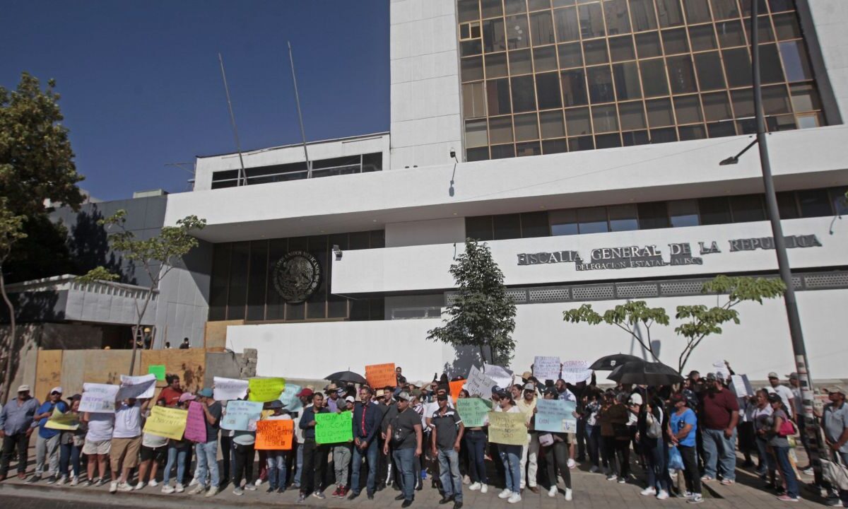 Señalan que los egresados creen que trabajarán en laboratorios tipo CSI, pero la realidad es que apenas tendrán lo básico.