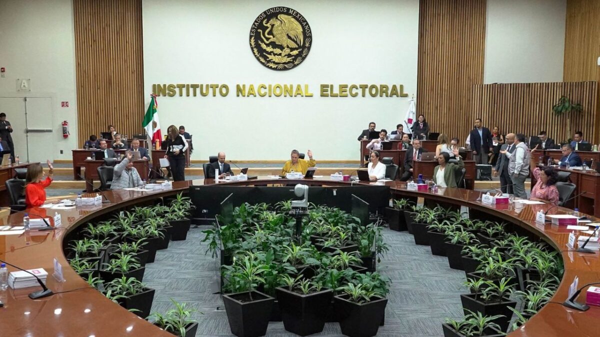El Consejo General del Instituto Nacional Electoral (INE) definirá este domingo la ruta, tras la jornada electoral del 1 de junio, desde la realización de los cómputos, revisión de requisitos de elegibilidad, declaración de validez y entrega de constancias a los ganadores.