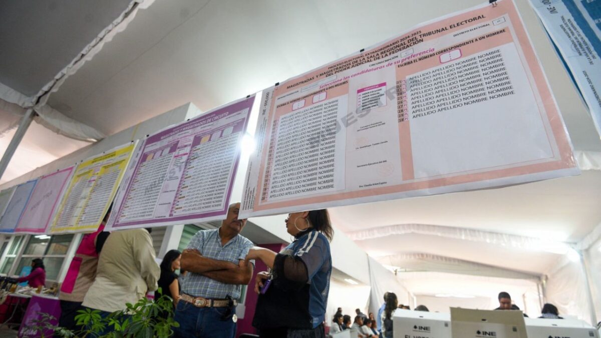 La organización Proyecto Justicia Común presentó una denuncia ante el Instituto Nacional Electoral (INE) por lo que llamó la Operación Acordeón, con la que se busca inducir el voto de la elección judicial del próximo domingo.