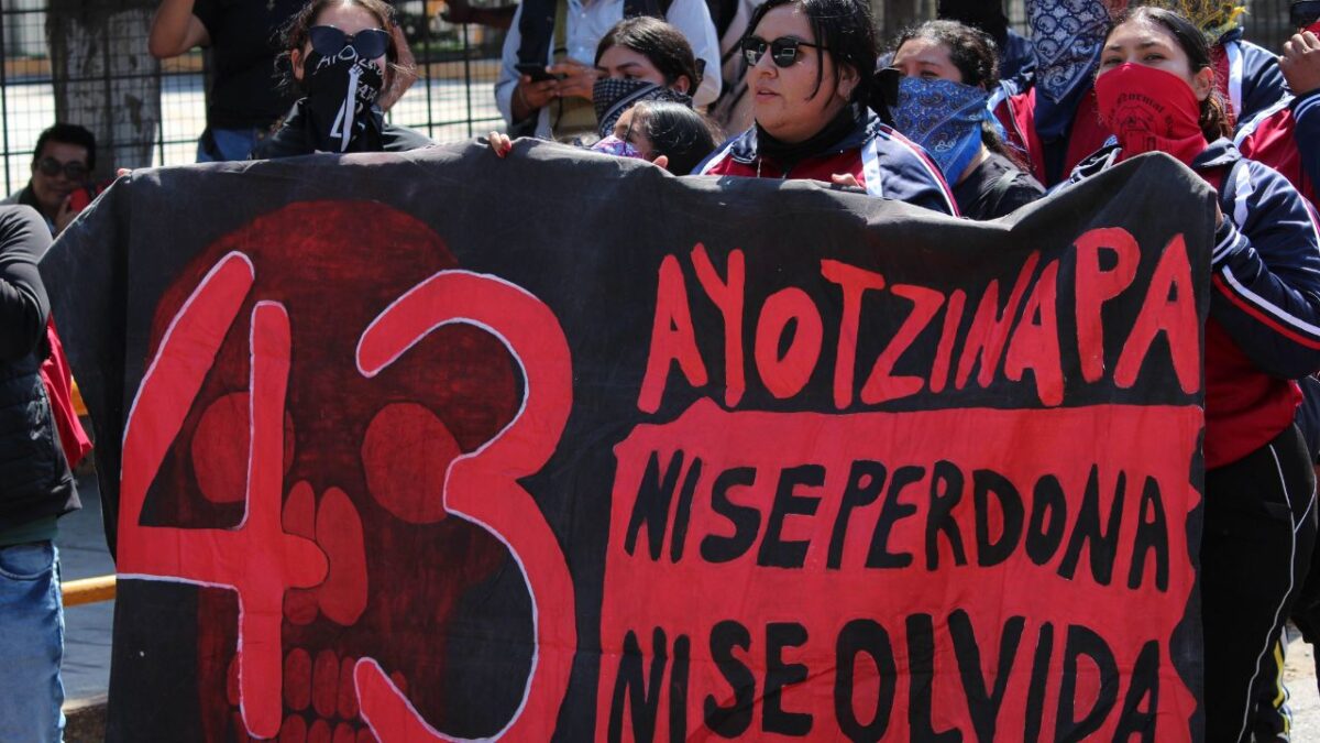 Detienen a Lambertina Galeana, acusada de destruir evidencia del caso Ayotzinapa