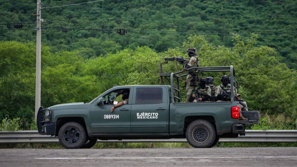 Dos militares, miembros del Ejército Mexicano resultaron heridos por disparos de arma de fuego en hechos ocurridos en Villa Juárez, Novolato.