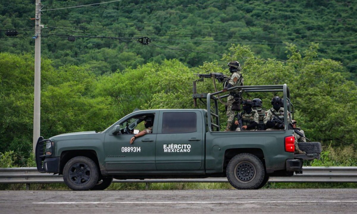 Dos militares, miembros del Ejército Mexicano resultaron heridos por disparos de arma de fuego en hechos ocurridos en Villa Juárez, Novolato.