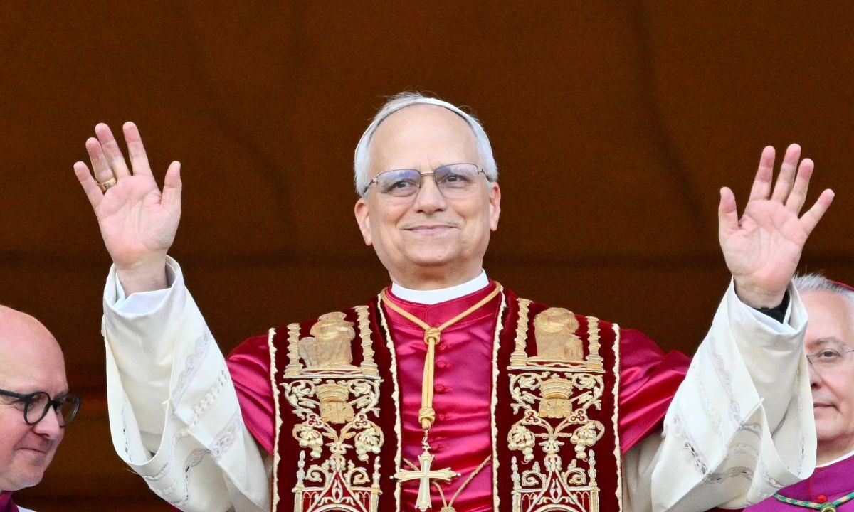 Él es Robert Francis Prevost, el nuevo papa elegido por el vaticano, tras dos días de votaciones; quien sustituirá al Papa Francisco.