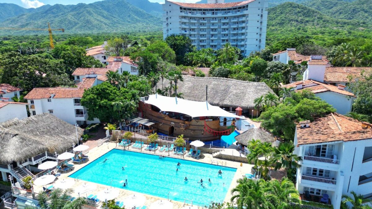 Generar entornos seguros, saludables y confiables para quienes visitan sus hoteles en las diferentes regiones, estrategias de Decameron.