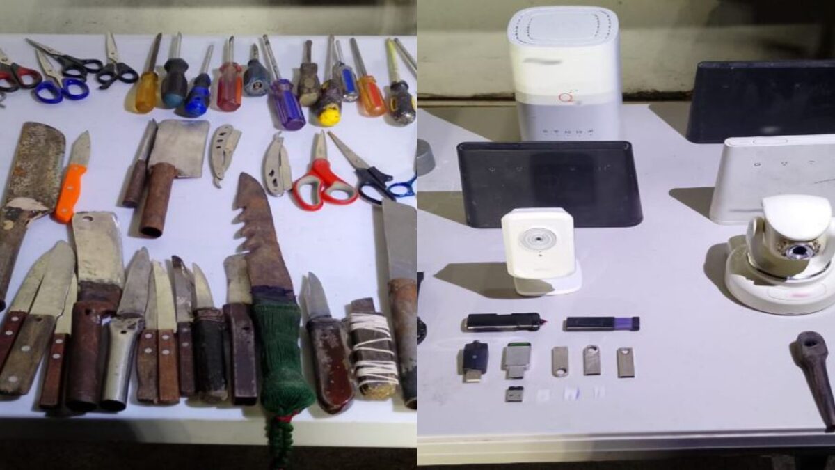 En el penal de Mazatlán, Sinaloa, Fuerzas Federales aseguraron cámaras de vigilancia, módems y machetes.