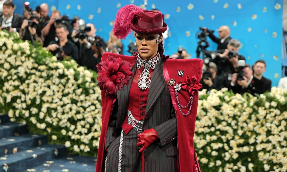 Es el primer lunes de mayo y con ello se lleva a cabo la alfombra de la MET Gala 2025 que se realiza en Nueva York.