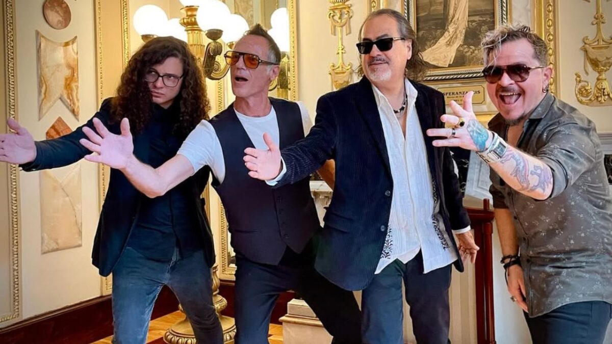 13 álbumes confirman el haber musical de la banda en donde han añadido elementos a la forma de hacer rock