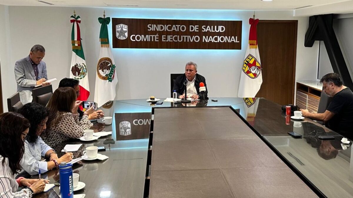 Marco Antonio García, presidente de la FSTSE, afirmó que mantiene una relación firme e institucional con la presidenta Claudia Sheinbaum.