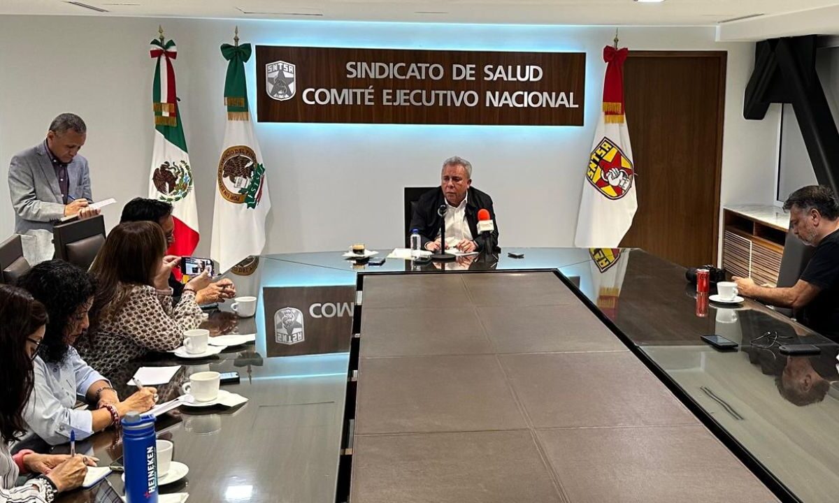 Marco Antonio García, presidente de la FSTSE, afirmó que mantiene una relación firme e institucional con la presidenta Claudia Sheinbaum.
