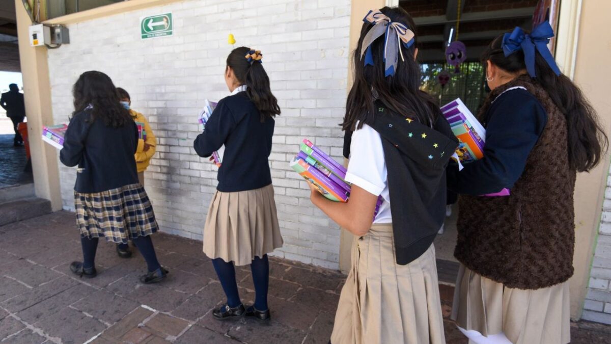 Descubre si las escuelas de educación básica suspenderán clases este viernes 30 de mayo, según lo que indica el calendario de la SEP.