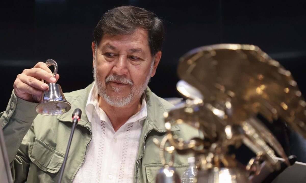 Los 12 diputados del PAN le recordaron a su mamá a Noroña