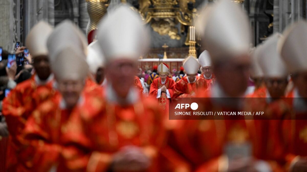 Inicia el cónclave para elegir al nuevo Papa en el Vaticano