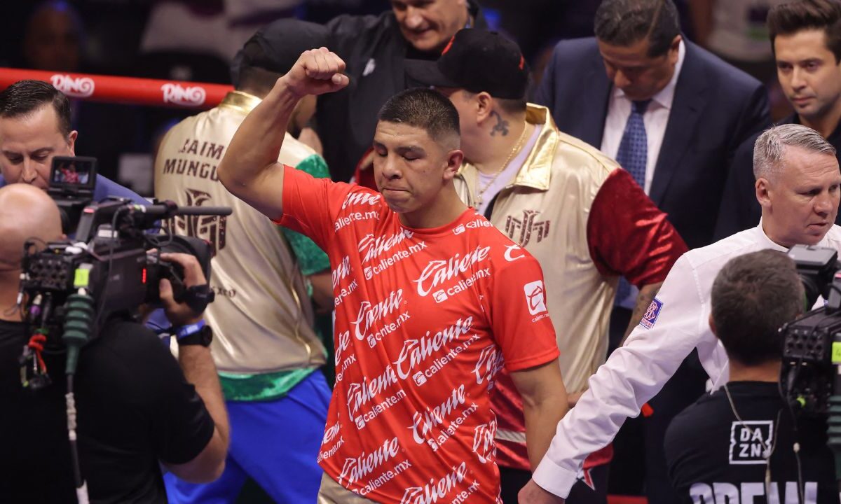 El pugilista mexicano Jaime Munguía tuvo su revancha en el segundo combate contra el francés Bruno Surace en Arabia Saudita.