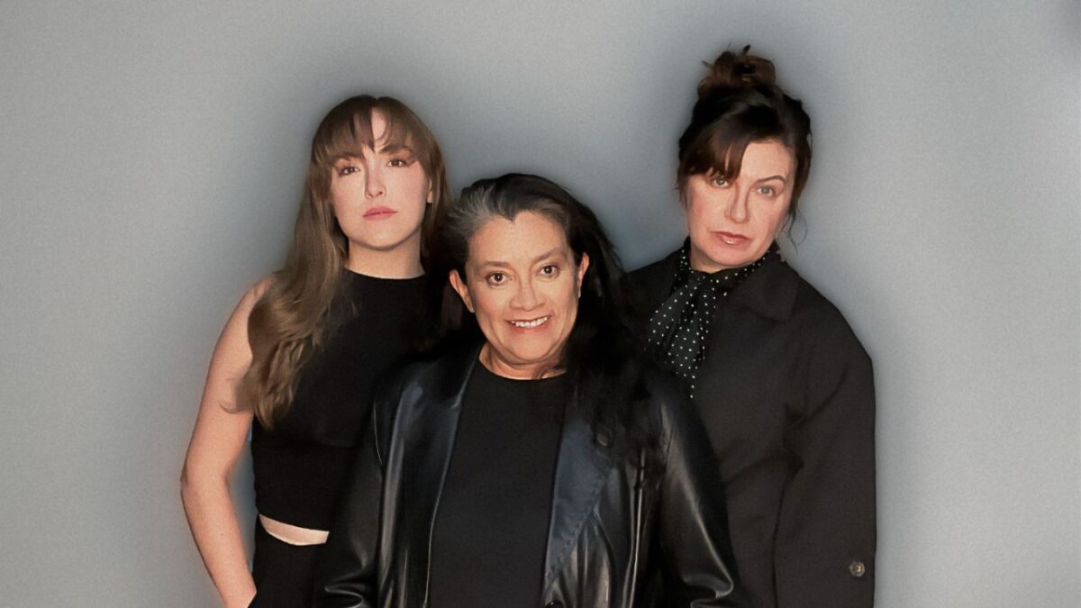 Karla Cantú presenta Las Partículas de Dios, una obra que mantiene una vigencia inquietante.