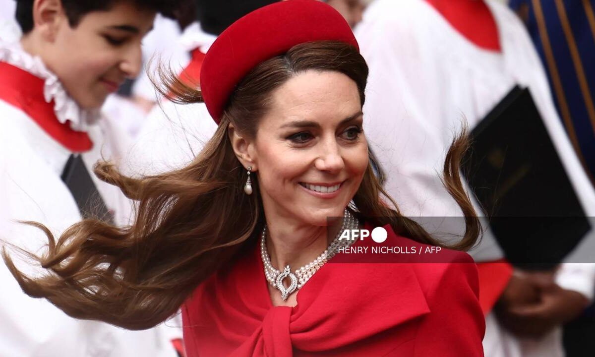 La estatua de la princesa Kate está al lado de la de su esposo, así como las del rey Carlos III y de la reina Camila.
