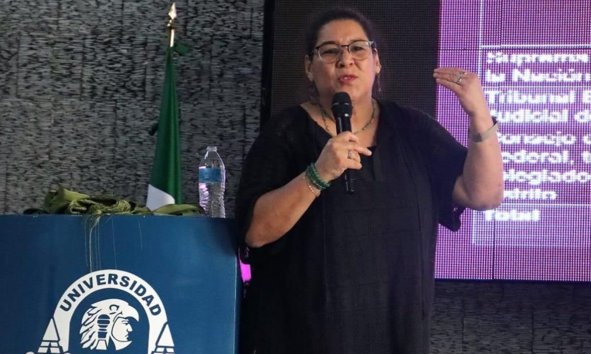 La Comisión de Quejas y Denuncias del INE aprobó medidas cautelares contra Lenia Batres por violar reglas de equidad de la elección judicial.