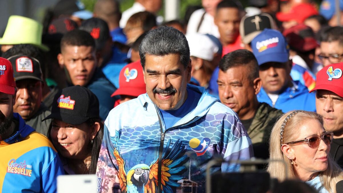 Desde el centro de Caracas, el autócrata chavista acusó a los detenidos de planear ataques con explosivos.