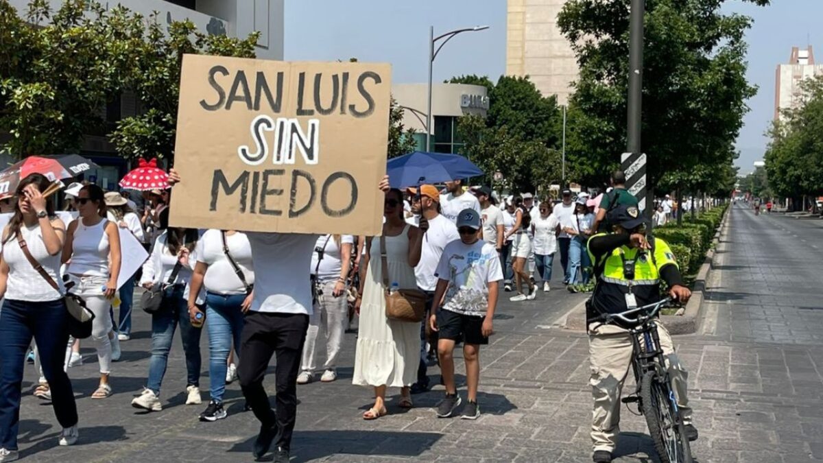 Amigos y familia pidieron cese a la violencia.