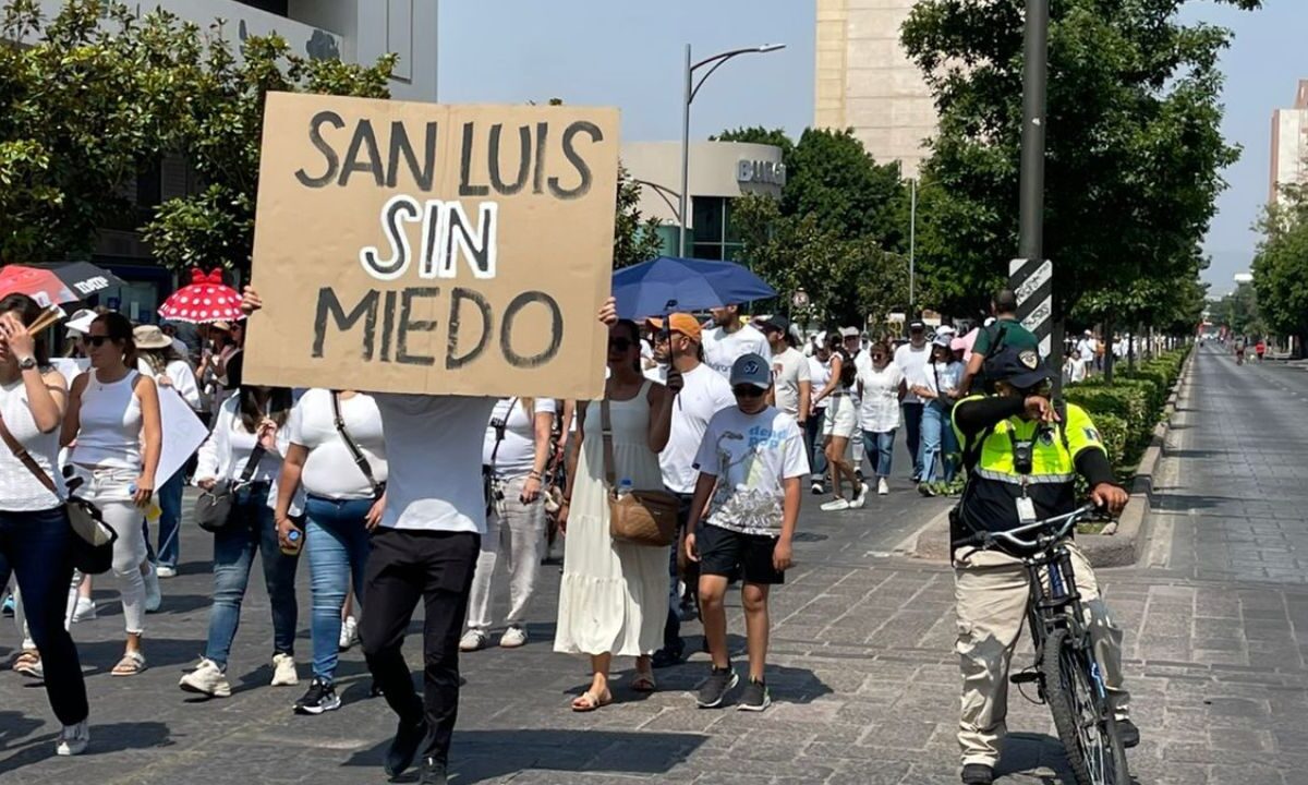 Amigos y familia pidieron cese a la violencia.