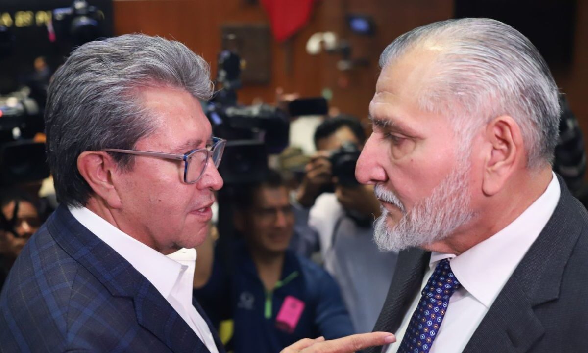 En una “visita sorpresa” al Senado, el diputado Ricardo Monreal anunció 2 periodos extraordinarios para desahogar 22 leyes reglamentarias, a la par de declarase “amigo” del senador, Adán Augusto López.