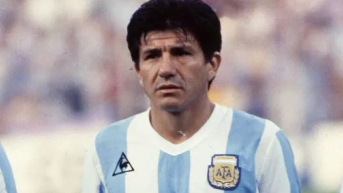 Muere Luis Galván, futbolista campeón del mundo con Argentina, a los 77 años de edad.